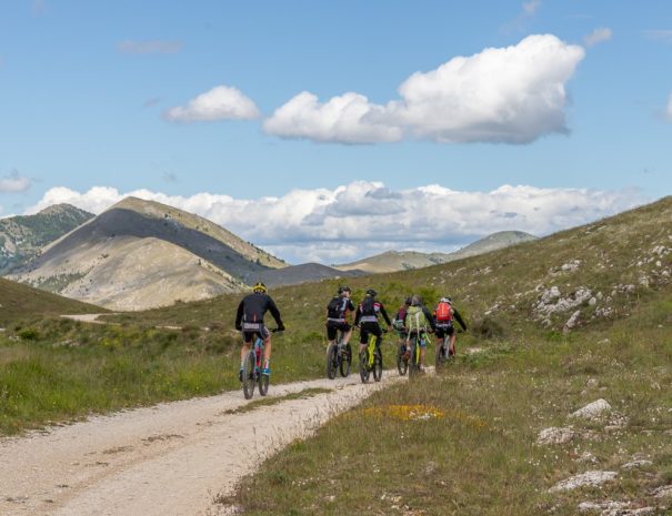 ebike-casteldelmonte-gransasso-tour-5